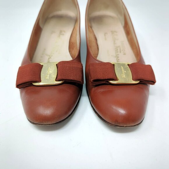 Vintage Ferragamo Brown Shoes Heels 7 Leather Bow Pumps - Picture 3 of 13